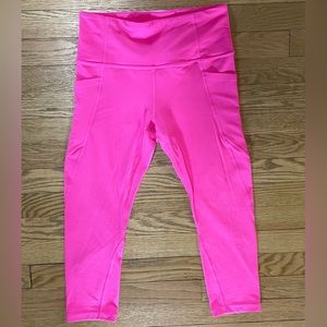 ATHLETA Leggings Hot Pink Fuchsia Capri Crop w/ 2 side & 1 back drop in pockets